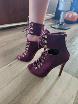 High heels lightly used size 7