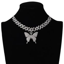 Trendy Butterfly Necklace (silver)