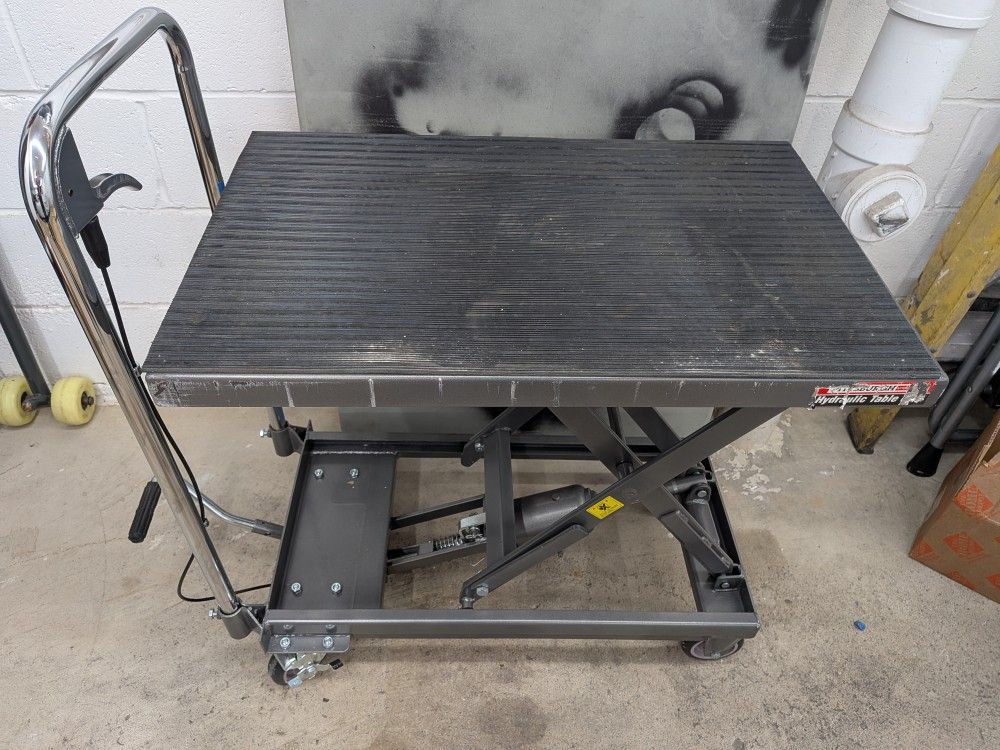 Pittsburgh 500 lbs. Capacity Hydraulic Table Cart