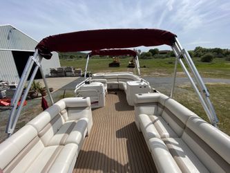 2006 - 26’ Bentley Pontoon Boat