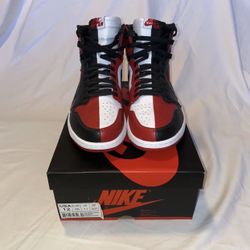 Homage To Home Jordan 1s Sz 12 