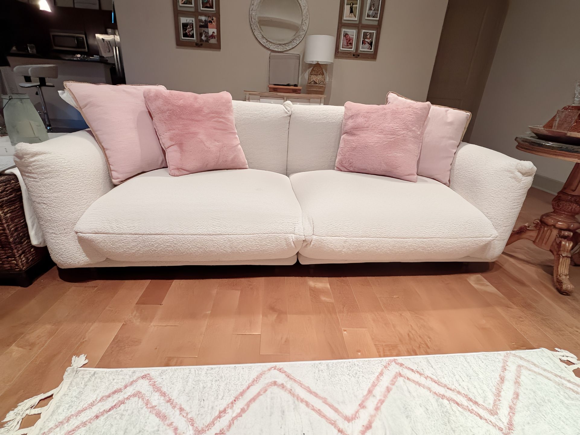 Lambswool 3 seat cushion comfy couch. Non-Smoking home, no pets, no spills Pick up Only