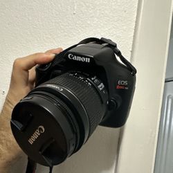 Canon Rebel T6 (EOS) In Mint Condition 