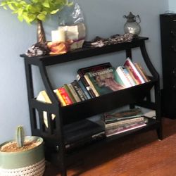 Entry Table / Magazine / Record Console