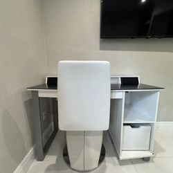 Modern El Dorado Desk + Chair w/ Built-In Speakers