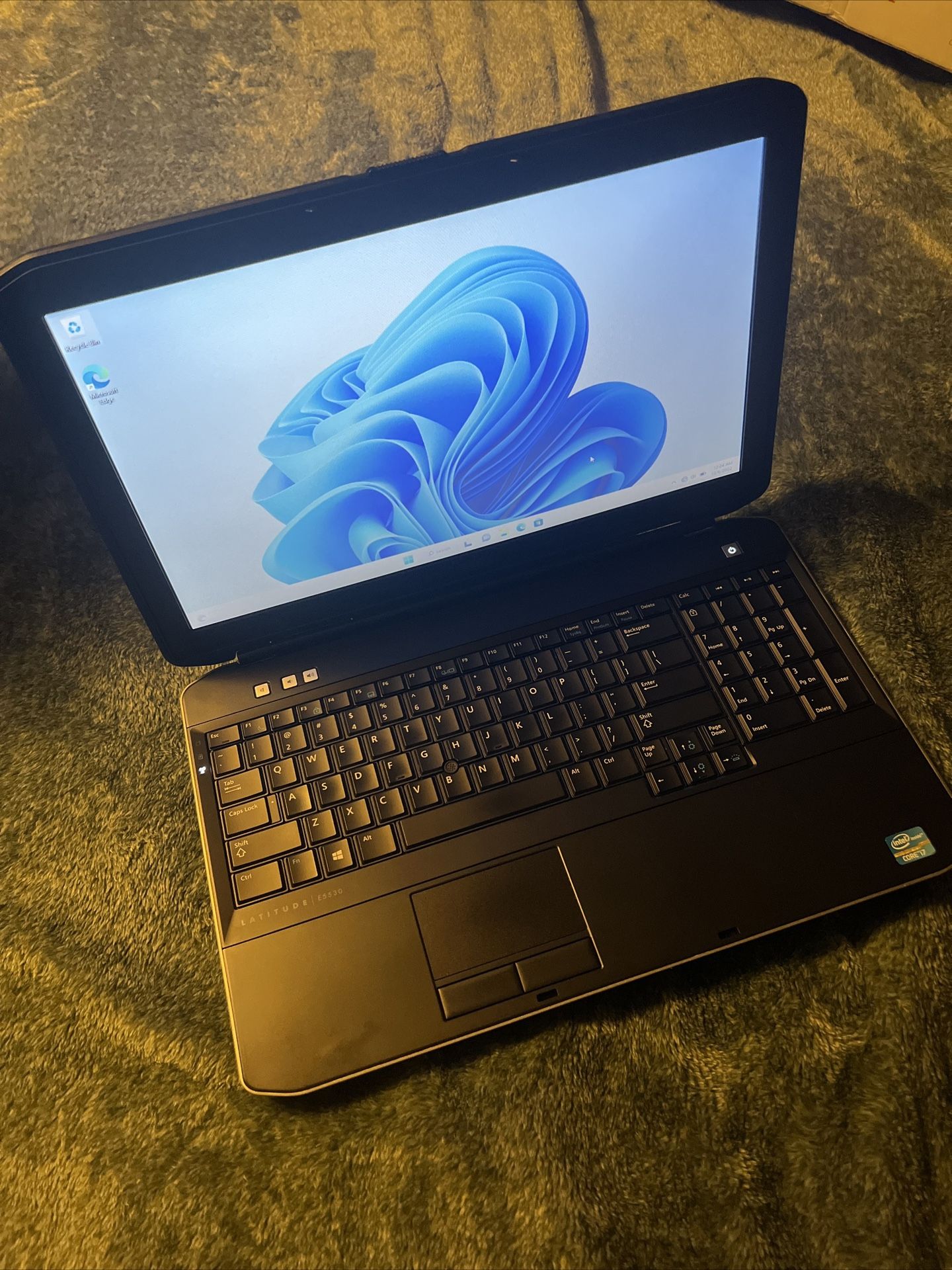 Dell Latitude E5530 15.6in. (500 GB SSD, INTEL I7 2.7 GHz, 16 GB)  WIN 10 PRO