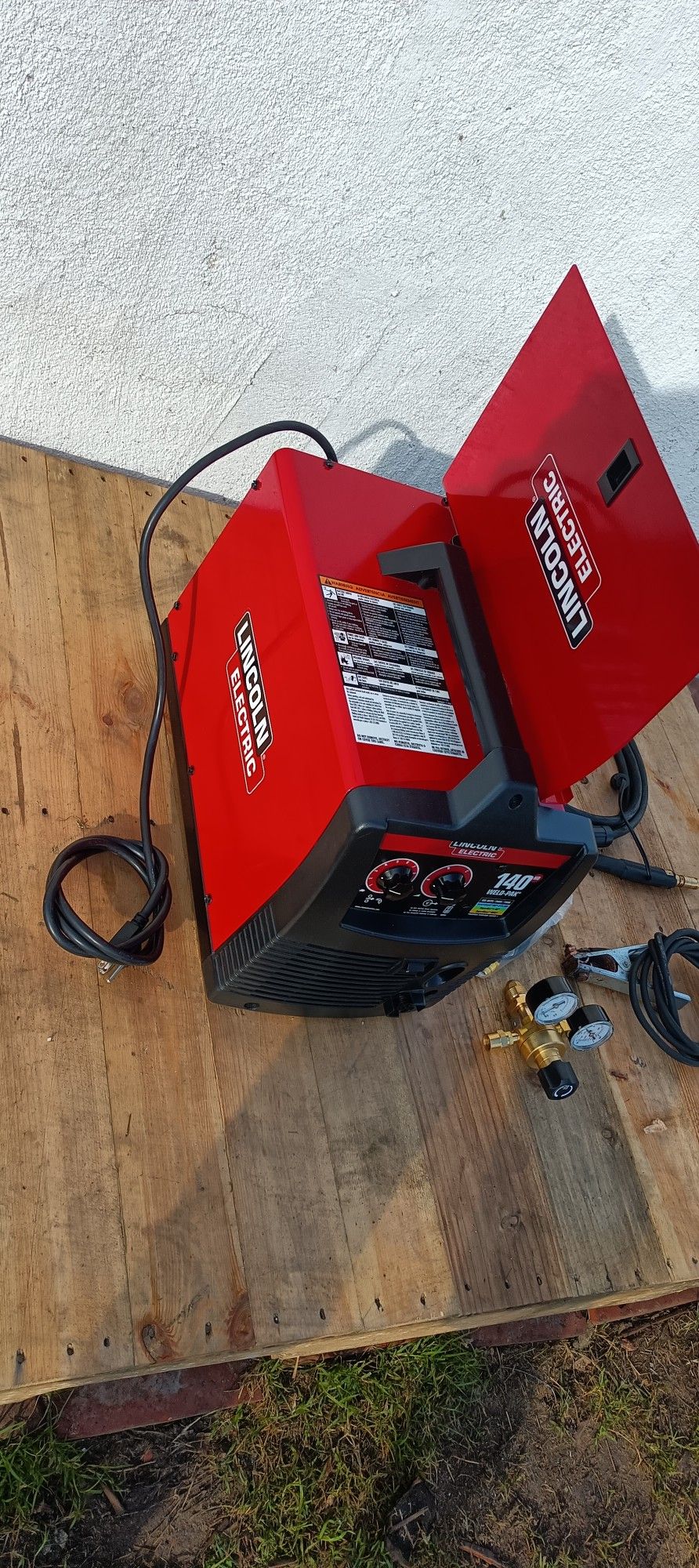 Lincoln ElectricWeld Pak 140 Amp MIG and Flux Core Wire...