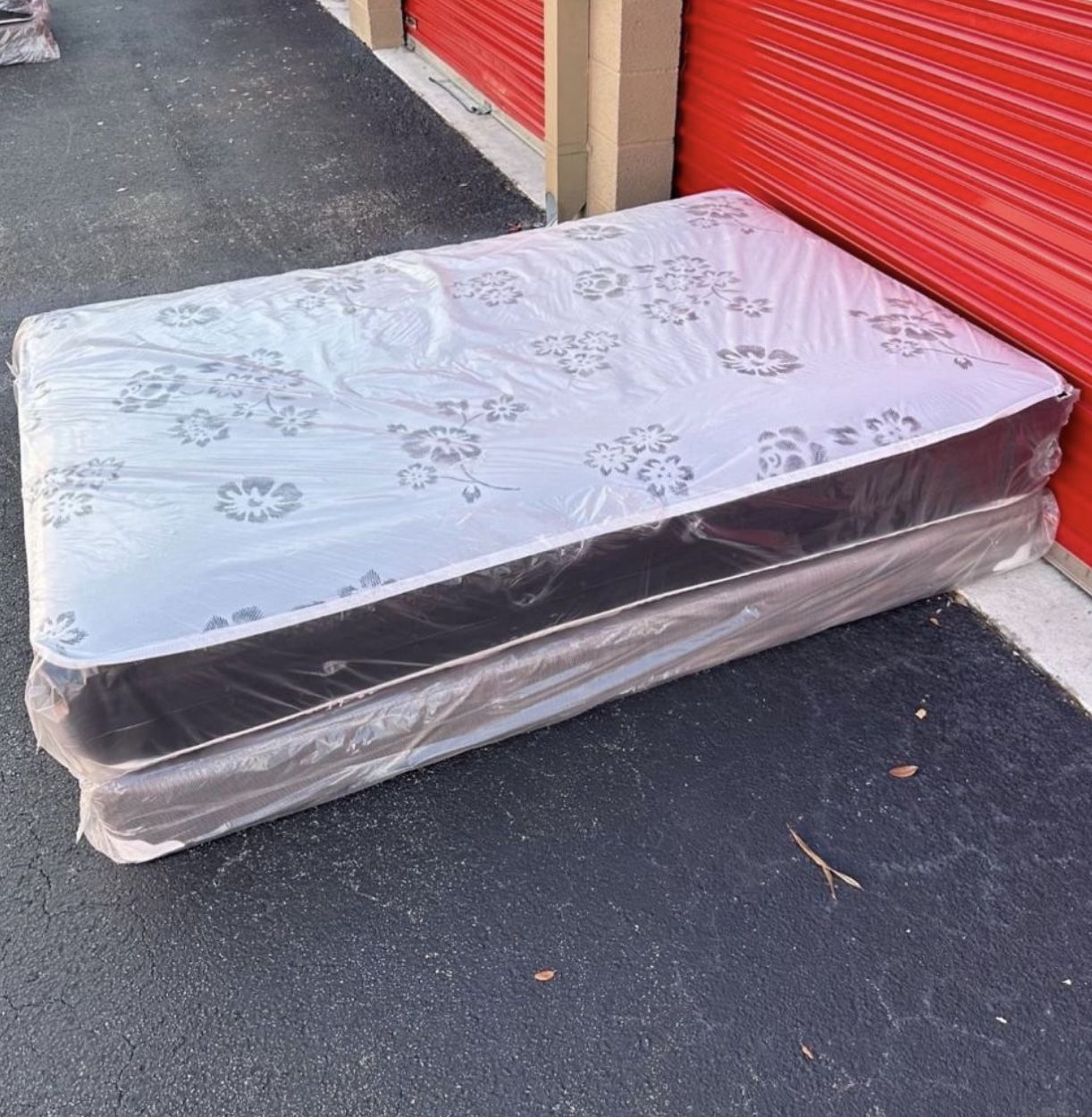 NEW FULL SIZE MATTRESS W/ BOX SPRING INCLUDED! / COLCHON FULL CON BOX SPRING INCLUIDO!