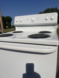 Hotpoint Electric Stove works good