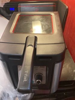 T-fal Deep Fryer with Basket, Electrics, 3.5L Oil Capacity with air filter system (Price FIRM)