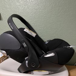 CYBEX Cloud Q with SensorSafe™ infant car seat with car BASE