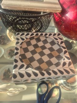 Black and White Checkered Decorative Plate Set