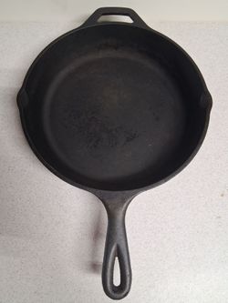 Lodge Cast Iron Skillet 8s