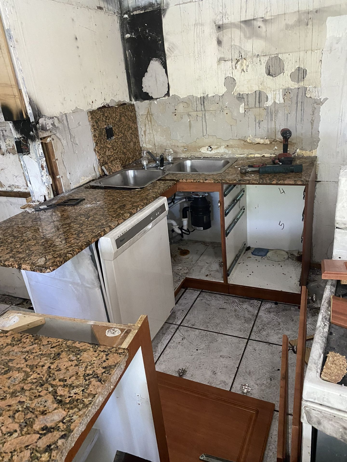 Demolition Y Escombros