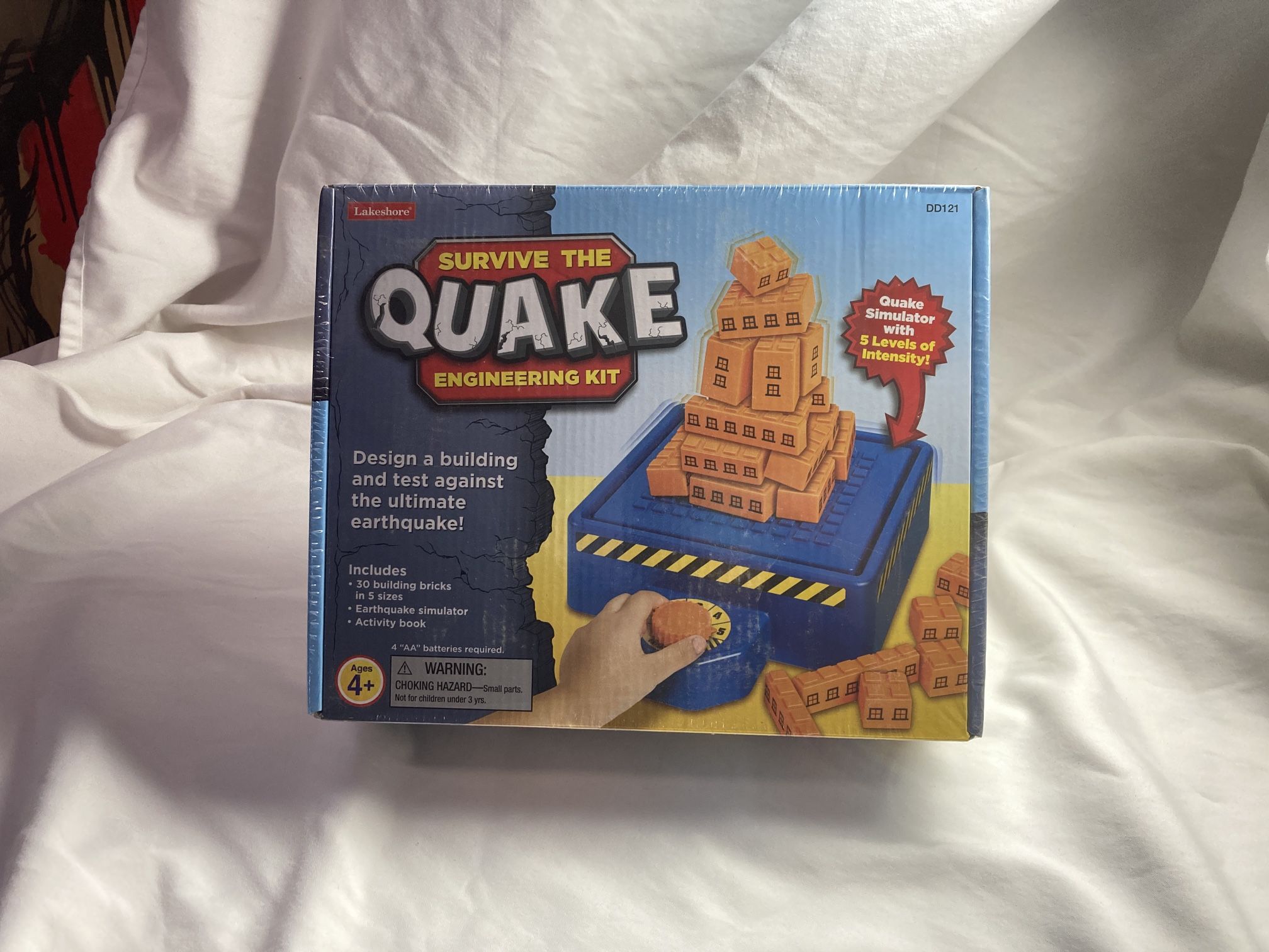 Lakeshore Survive the Quake STEM Engineering Kit with Earthquake Simulator