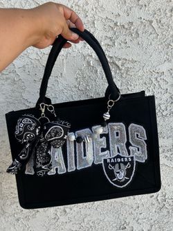 Raider tote badge