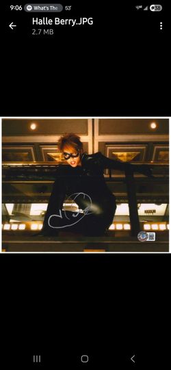 Halle Berry Catwoman Signed 8x10 Photo Autograph Beckett BAS Certified