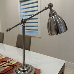 SilverLamp Desks 