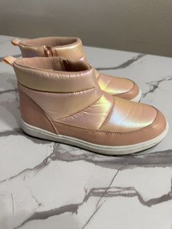 NEW WITH NO TAG Cat & Jack Pink Iridescent Puffer Boots Size 5