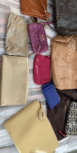Purses 👛 Coin bags 💼 Wallets , Boho totes 👜 Michael Kors /Kate ♠️ Coach Nothing is fake Some Forever 21 and 🎯 brands
