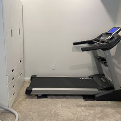Treadmill - Spirit XT485