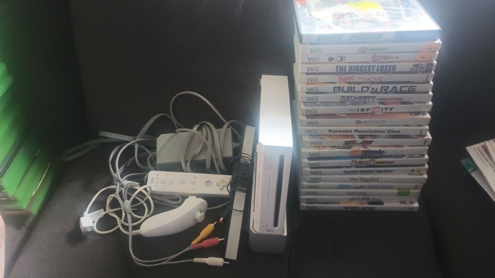 Nintendo Wii Bundle Lot With 27 Games Gamecube