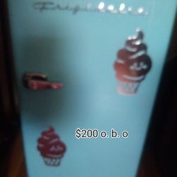 Fridgedaire Teal Mini Fridge With Freezer