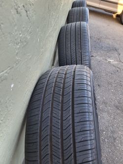 Set of 17in Tires / Set de llantas 17 [215/55/17]