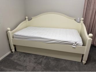 Daybed with Trundle
