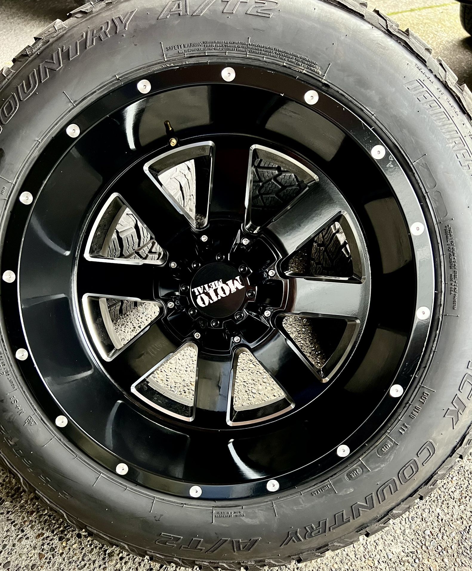 20x12 MotoMetal wheels & tires 6x135