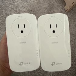 TP-Link AV2000 Powerline Ethernet Adapter Extender