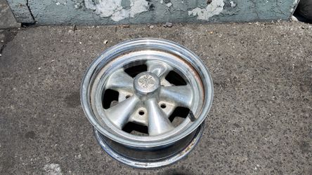 One 14 Inch Classic Cragar SS Rim And Center Cap 5 On 4.75 Lug Pattern Fits Chevy and GM Cars