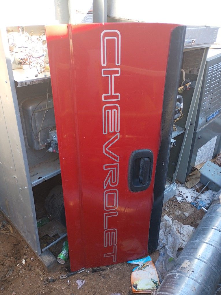 Stepside Chevy Silverado Tailgate In Good Condition 