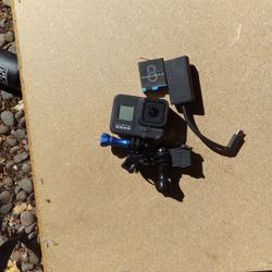 Go Pro Hero 8 And External Battery 