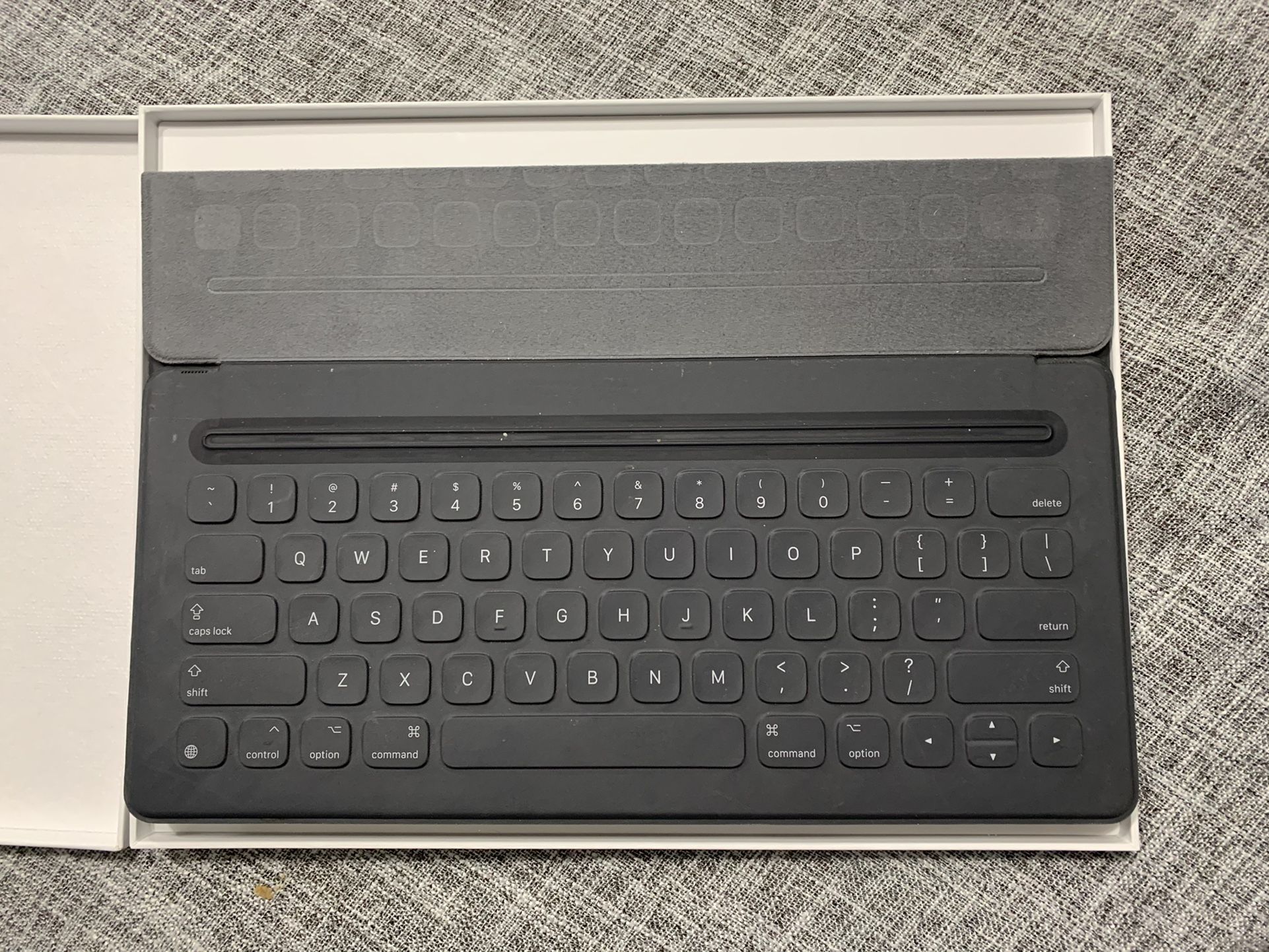 Ipad Pro 2nd Generation with Apple pencil, smart keyboard, and folding case