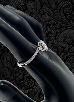 Simple round shape engagement Diamond Ring 💍
