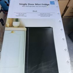 Mainstays Black Single Door Mini Fridge