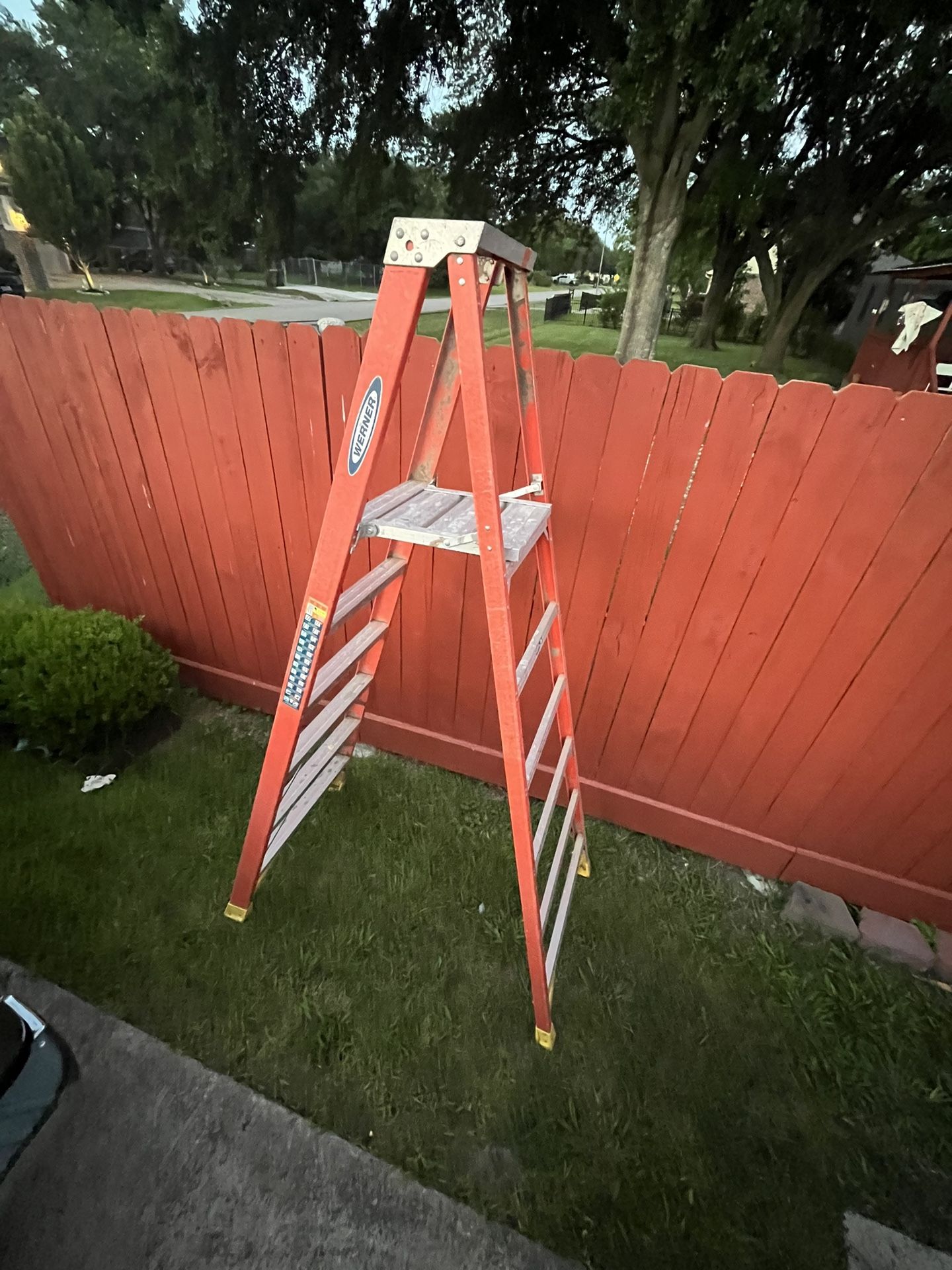 Platform Ladder 6ft -300 Pound Capacity
