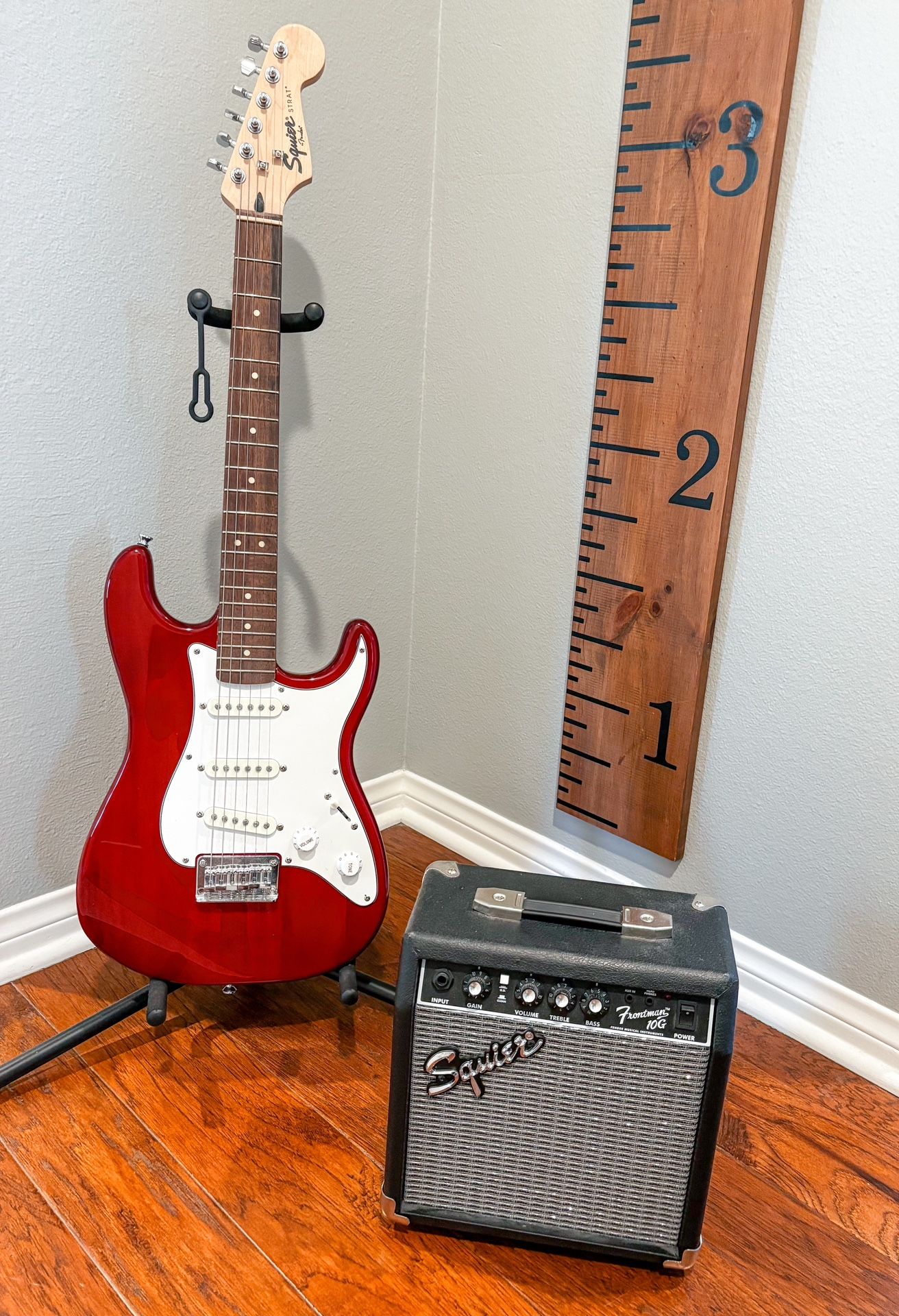Fender Squire Short Scale Stratocaster Guitar And Amp