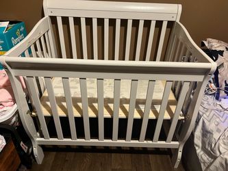 Mini Crib w/ Mattress
