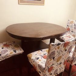 FREE Dining Table With 4 Chairs And Chair Covers