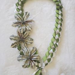Graduation Ribbon Lei w/cash gift (Unisex)