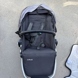 Uppa baby Cruz (missing  a tire - Selling For Parts)