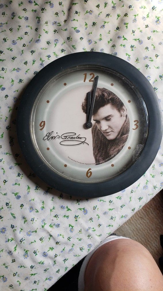 Elvis Clock 8"