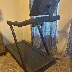 Peloton-Treadmill+Extras 