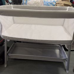 Cowiewie Bassinet Bedside Sleeper, Baby Bassinet with 7 Adjustable Height, Bedside Bassinet for Baby with Storage, Breathable Mesh & Mattress, Portabl