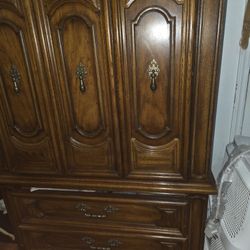  vintage Thomasville wooden chest of drawers, a a dresser. 