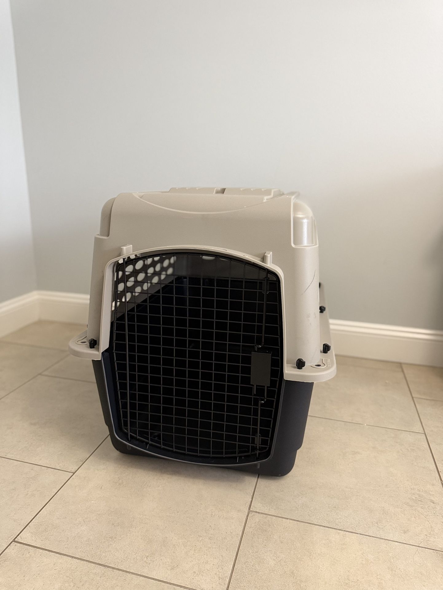 Brand New unused petmate Crate