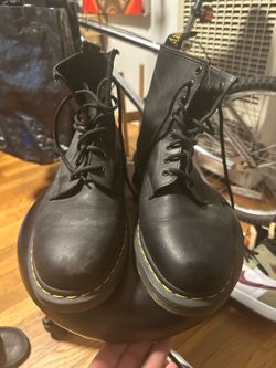 Black docs Dr. martens