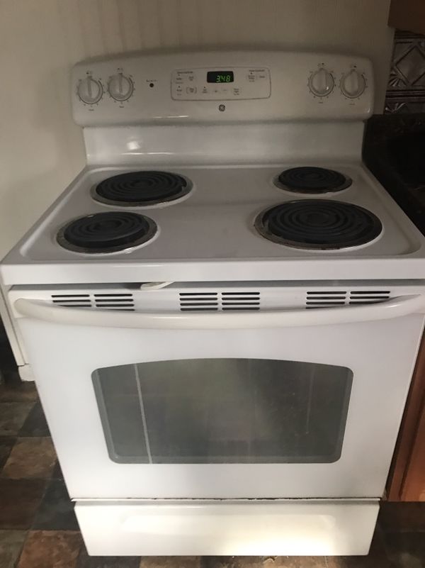 Newer GE self cleaning 4 burner electric range with hi/lo broiler. for